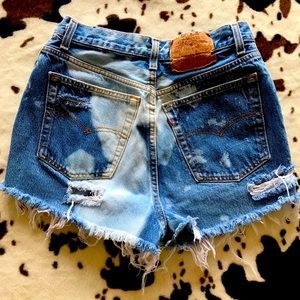 Vintage Levi’s cut off shorts